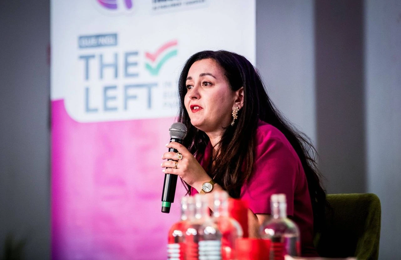 « Un endroit fait pour les hommes » : L’eurodéputée Leïla Chaibi dénonce l’absence de congé maternité au Parlement européen